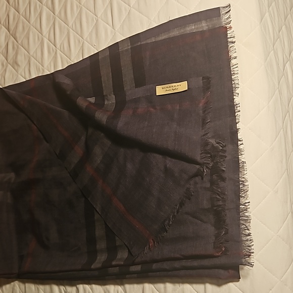Burberry Scarf - Picture 5 of 8
